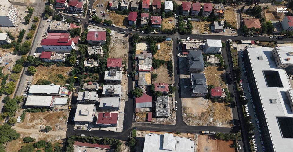 Kahramanmaraş Büyükşehir, Bahçelievler’i Sokak Sokak, Cadde Cadde Sıcak Asfaltla Buluşturuyor