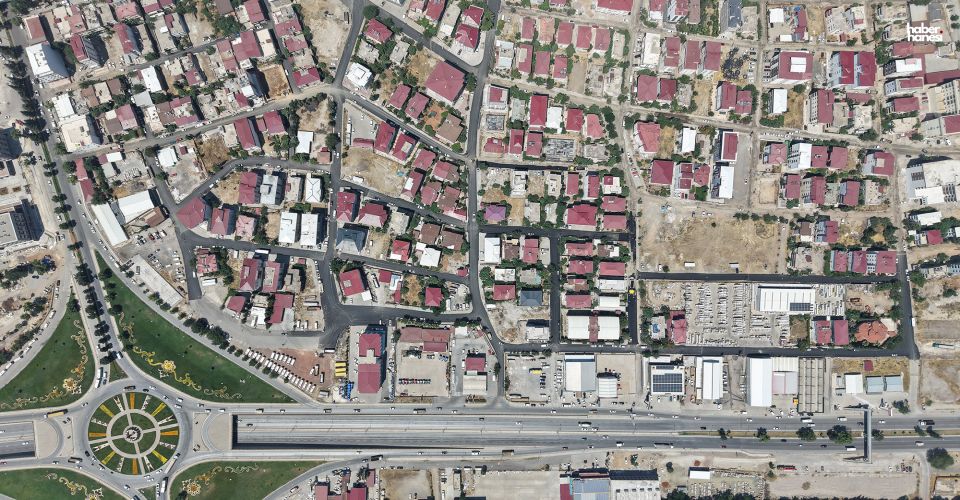 Kahramanmaraş Büyükşehir, Dulkadiroğlu’nda Sokak Sokak Asfalt Mesaisini Sürdürüyor
