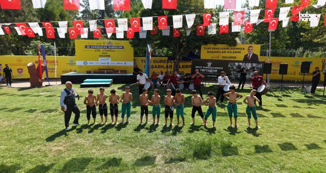 26 Yıllık Hasret Sona Erdi; Geleneksel Ağustos Fuarı Güreşleri Başladı