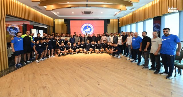 Başkan Görgel, İstiklalspor Yönetimi ve Futbolcularıyla Bir Araya Geldi