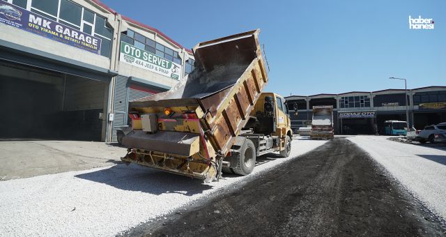Büyükşehir, Yeni Sanayi Sitesi’nde 3 Kilometrelik Yolu Asfaltla Buluşturdu