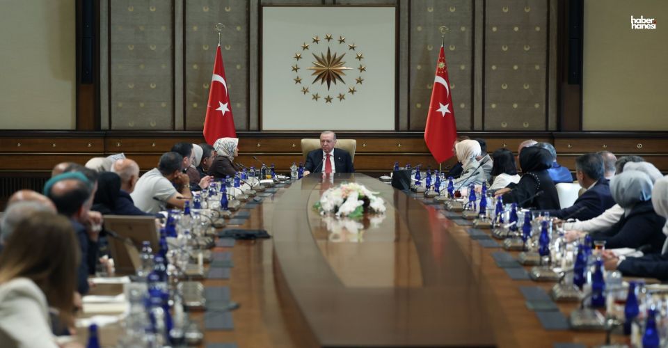 Cumhurbaşkanı Erdoğan, Ayser Çalık Ortaokulu Şehitlerinin Aileleriyle Bir Araya Geldi
