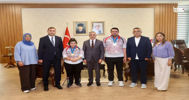 Dünya şampiyonu Zeynep Sude Bilginer, Vali Ünlüer’i ziyaret etti
