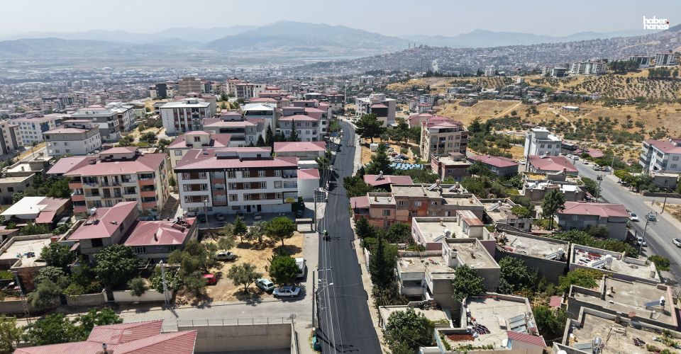 Kahramanmaraş Büyükşehir, Dulkadiroğlu’nda Mehmet Esenceli Caddesi’nin Asfaltını Yeniliyor
