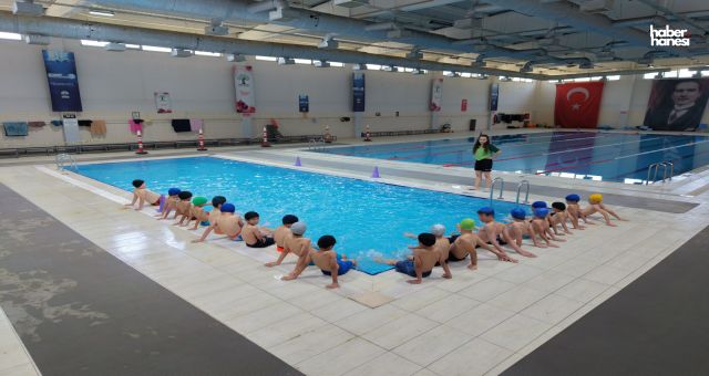 Şehitkamil Belediyesi Çocukları Yüzme Sporuyla Buluşturuyor