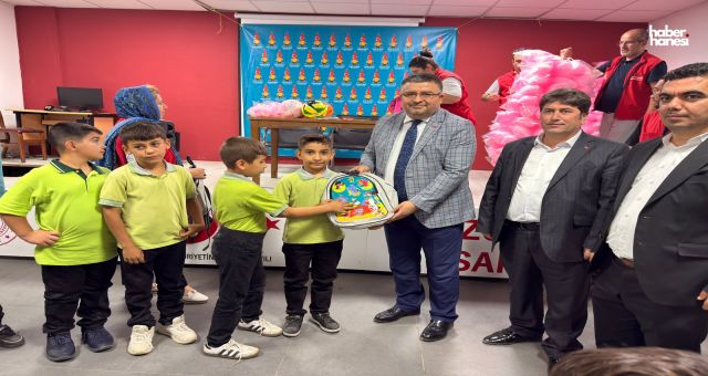 Onikişubat Belediyesi’nden kırsal mahallelerdeki 8 bin öğrenciye kırtasiye seti desteği