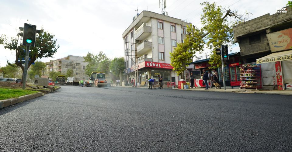 Kahramanmaraş Büyükşehir Bayazıtlı Bulvarı’nda Asfalt Mesaisini Sürdürüyor
