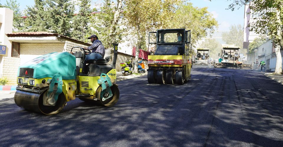 Kahramanmaraş Büyükşehir, Gazi Mustafa Kuşçu Caddesi’ni Asfaltlıyor