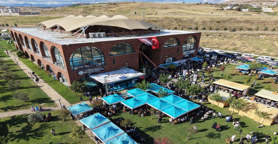 Kahramanmaraşlı vatandaşlar Onikişubat Zahire Festivali’ne akın etti, köklü kültür yaşatıl
