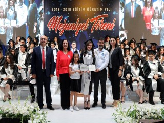 SANKO OKULLARINDA MEZUNİYET COŞKUSU