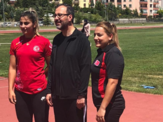 Bakan Kasapoğlu’ndan Milli Atletlere Moral
