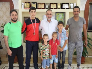 MİNİK GÜREŞÇİLERİMİZDEN AFŞİN’E BİRİNCİLİK