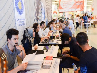 Üniversite Adayları, Tercihlerini Piazza’da Yapıyor