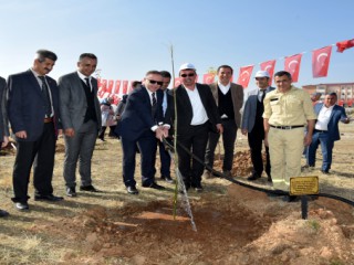 TÜRKOĞLU’NDA 20 BİN FİDAN DİKİLDİ