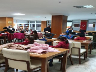 Büyükşehir, Öğrencileri Kütüphaneye Taşıyor