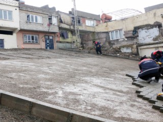 Sokaklara Parke Döşeniyor