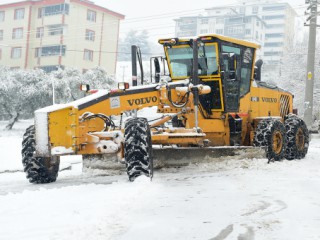 DULKADİROĞLU’NDAN KARLA MÜCADELE ÇALIŞMALARI