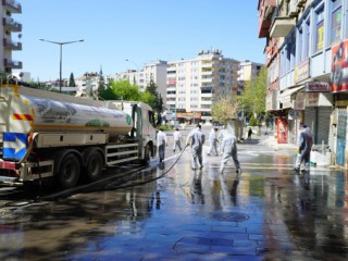 Cadde ve sokaklar dezenfekte ediliyor
