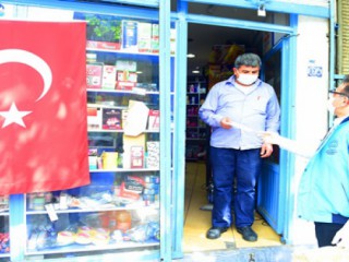 Pazar Esnafına Maske Dağıtıldı