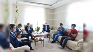 Başkan Mahçicek Bayramın İlk Gününde Şehit Aileleriyle