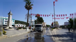 Türkoğlu'nun Caddeleri Yıkandı