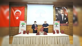 Başkan Fadıloğlu Basketbol Görevlilerine Kitap Hediye Etti