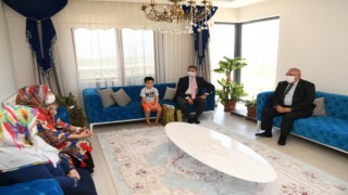 Başkan Mahçiçek, Bu Bayram da Şehit Ailelerini Unutmadı