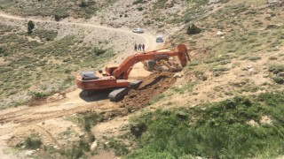 Büyüksevin İle Binboga Dağları Arasındaki Yolda Çalışma