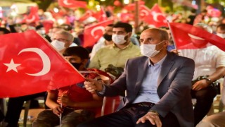Dulkadiroğlu 15 Bin Bayrak Dağıttı