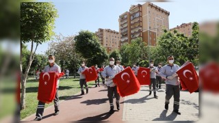 Şehitkamilde Vatandaşlara Bayrak Dağıtıldı