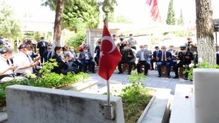 Şehitlere mezarlarına Karanfil bırakıldı