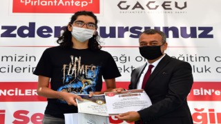 Gaziantep'te Yks'de İlk 5 Bine Giren Öğrencilere Burs