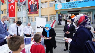 İlk Teneffüste Öğrencilere Dondurma