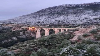 James Bond'un Düştüğü Köprü Beyaza Büründü