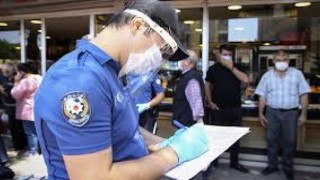 Maske Takmayan Kadın Polise Zorluk Çıkardı
