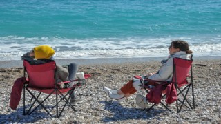 Antalya'da Güneşi Gören Vatandaş Sahile Akın Etti