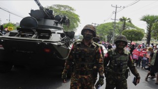 Myanmar'da Asker Protestoculara Müdahale Etti