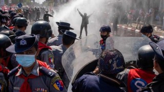 Myanmar'da Askeri Darbeden Sonra Sular Durulmuyor