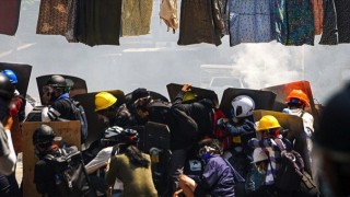 Myanmar'da Üç Protestocu Öldü