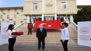 Şanlı Türk Bayrağı Çanakkale'ye Uğurlandı