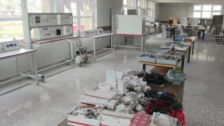 Akedaş'tan Nurhak Teknik ve Endüstri Meslek Lisesi'ne Atölye ve Kütüphane Desteği