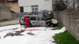 Kahramanmaraş'ta Park Halindeki Otomobil Yandı