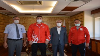 Milli Güreşçi Avrupa'dan Altın Madalya İle Döndü