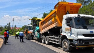 Türkoğlu Kadıoğluçiftliği’nin Yolu Asfaltlanıyor