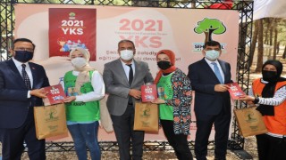 Başkan Fadıloğlu'ndan Öğrencilere YKS Kitabı