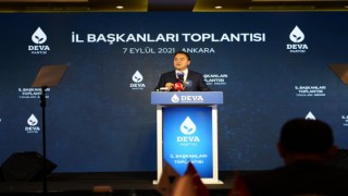 Toplumsal kesimlerin arasına çekilmiş duvarları indirmek için geliyoruz.