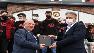 Başkan Mahçiçek, Bilginizle ve Özgüveninizle Ülkenin Geleceğine Damga Vuracaksınız