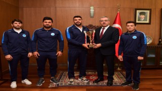 Şampiyon Pehlivanlardan Başkan Güngör’e Ziyaret