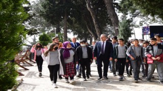 Başkan Güngör Tarihi Maraş Kalesi’nde Gençlerle Buluştu
