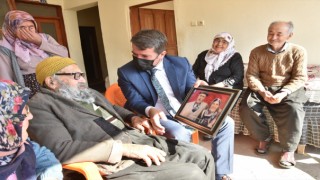 Türkoğlu Belediye Başkanı Okumuş Evliliklerinde 50 Yılı Geride Bırakan Çiftleri Ziyaret Etti